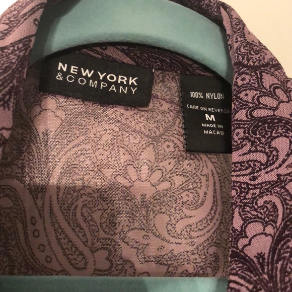 New York and Company size M button down - Picture 3 of 4